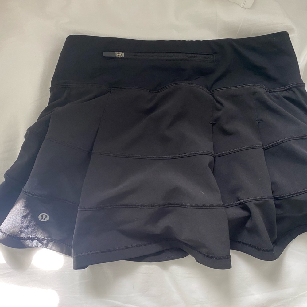 Lululemon black skirt size 2